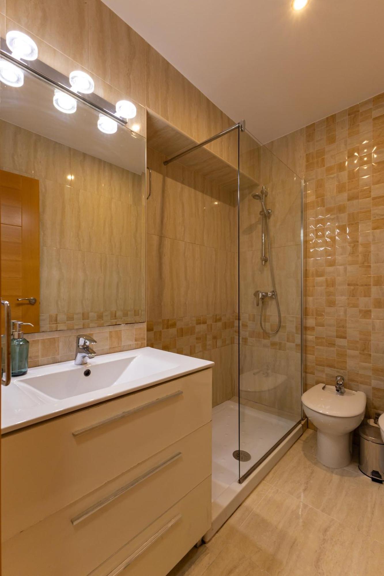 Charming 3 Bedroom Apartment At Triana Center By Oui Севиля Екстериор снимка